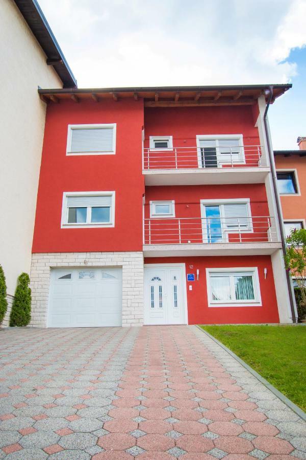 Nada Apartamento Karlovac Exterior foto