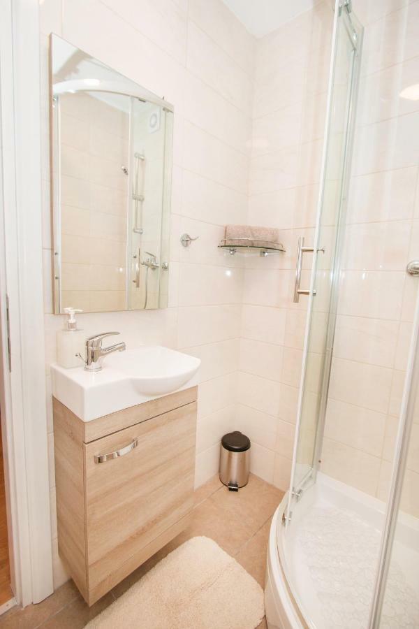 Nada Apartamento Karlovac Exterior foto